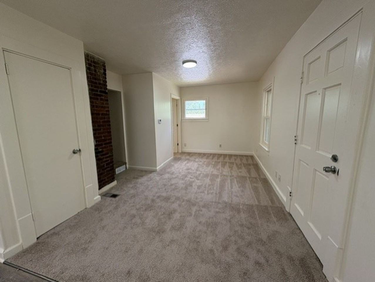 1282 Sawyer Ave - Photo 3 of 15