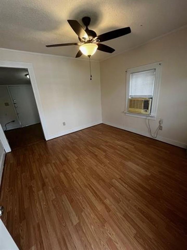 408 Hiley St - Photo 2 of 8