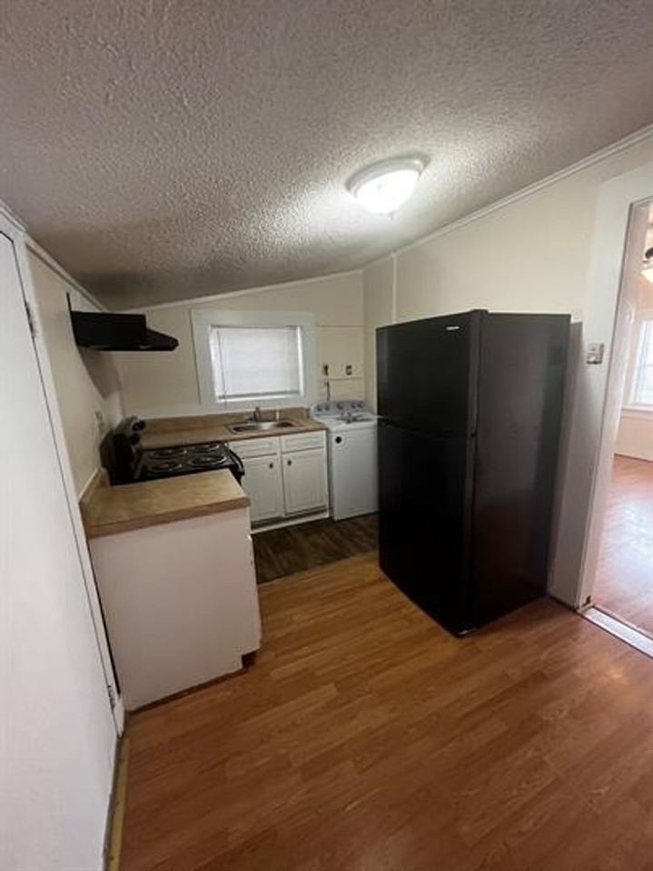 408 Hiley St - Photo 3 of 8