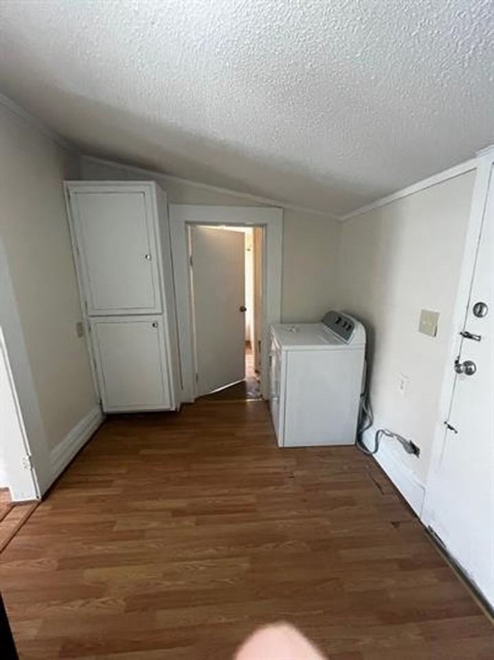 408 Hiley St - Photo 6 of 8