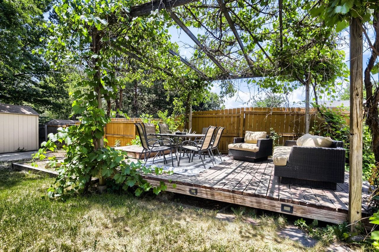 329 Chinook Ave - Photo 3 of 28