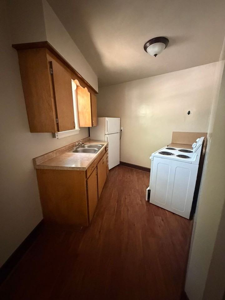 505 N Alameda Ave - Photo 3 of 4