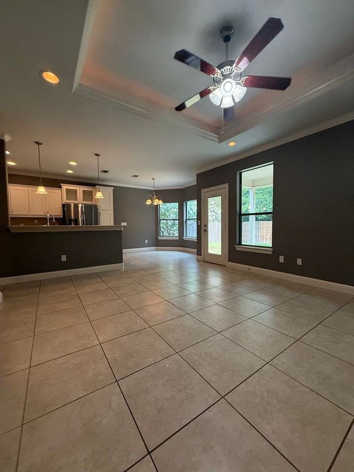 1826 Sandpiper Dr - Photo 2 of 32