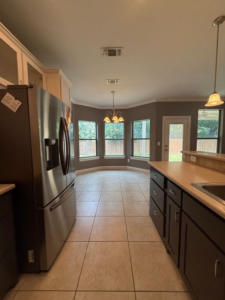 1826 Sandpiper Dr - Photo 3 of 32