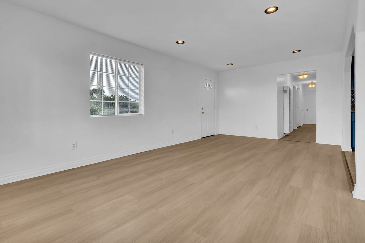 1672 N Soto St - Photo 5 of 26