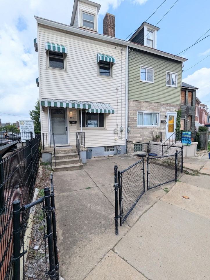 258 Edmond St - Photo 2 of 19