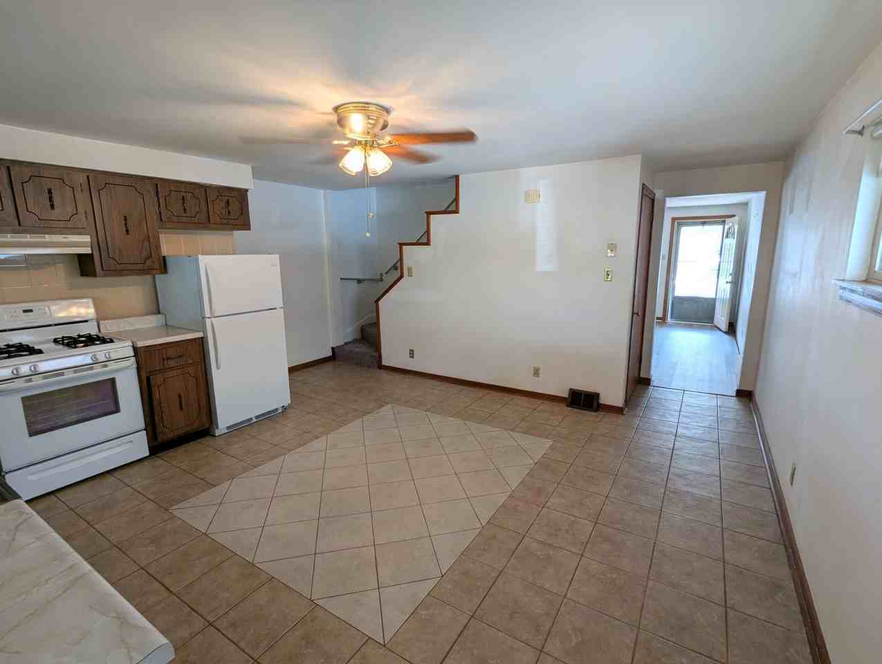 258 Edmond St - Photo 6 of 19