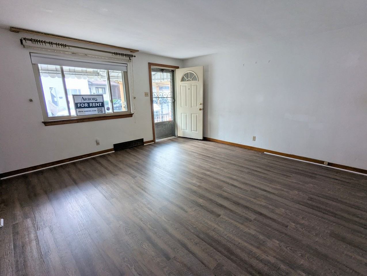 258 Edmond St - Photo 7 of 23