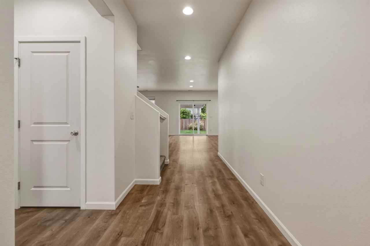 7003 Alta Vista Dr Se - Photo 2 of 45