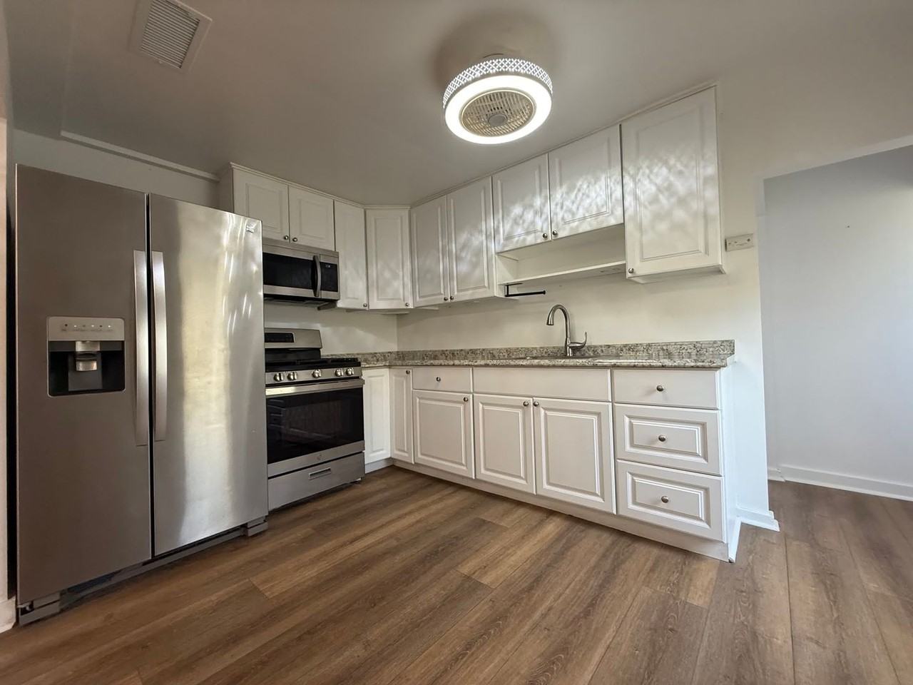515 Wood St - Photo 4 of 11