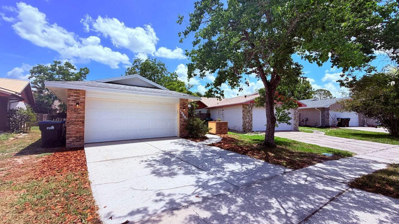 10609 Wyndcliff Dr - Photo 2 of 31