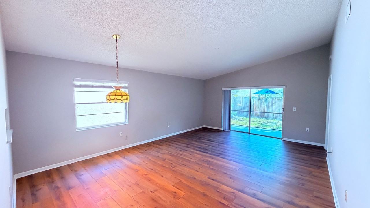 10609 Wyndcliff Dr - Photo 4 of 31