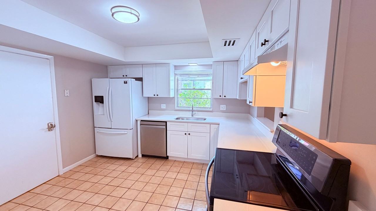 10609 Wyndcliff Dr - Photo 7 of 31
