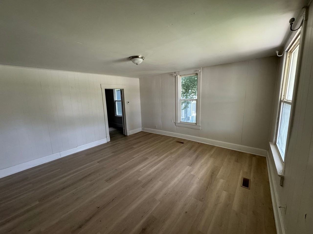 934 N National Ave - Photo 4 of 31
