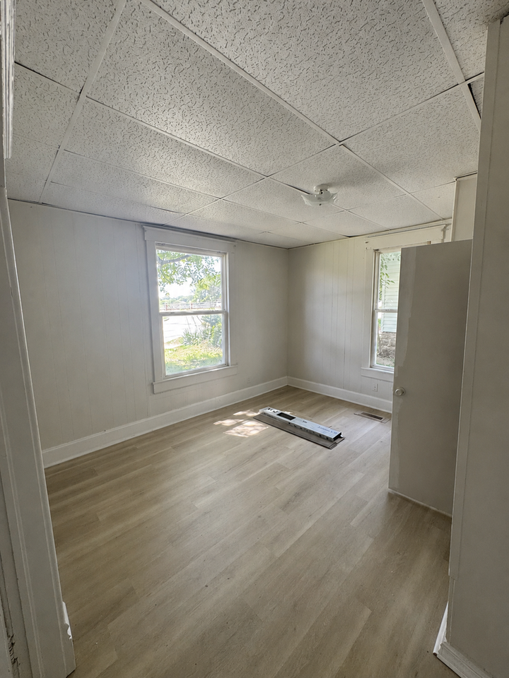934 N National Ave - Photo 7 of 31