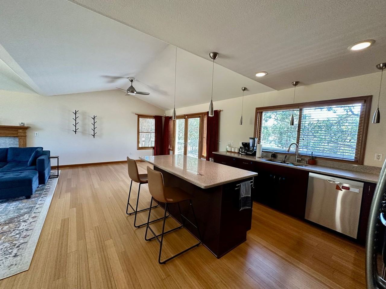 6425 Coopers Hawk Rd - Photo 4 of 42