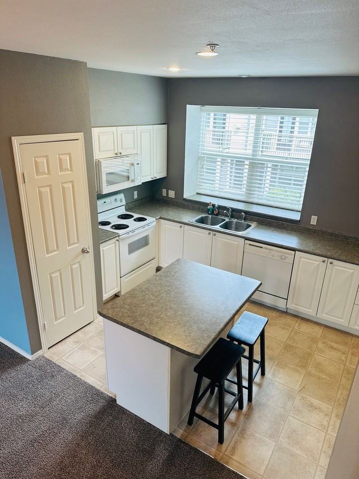 1712 Se Halyard Ln - Photo 6 of 30