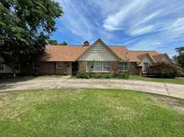 featured image of 5817 E 56th St