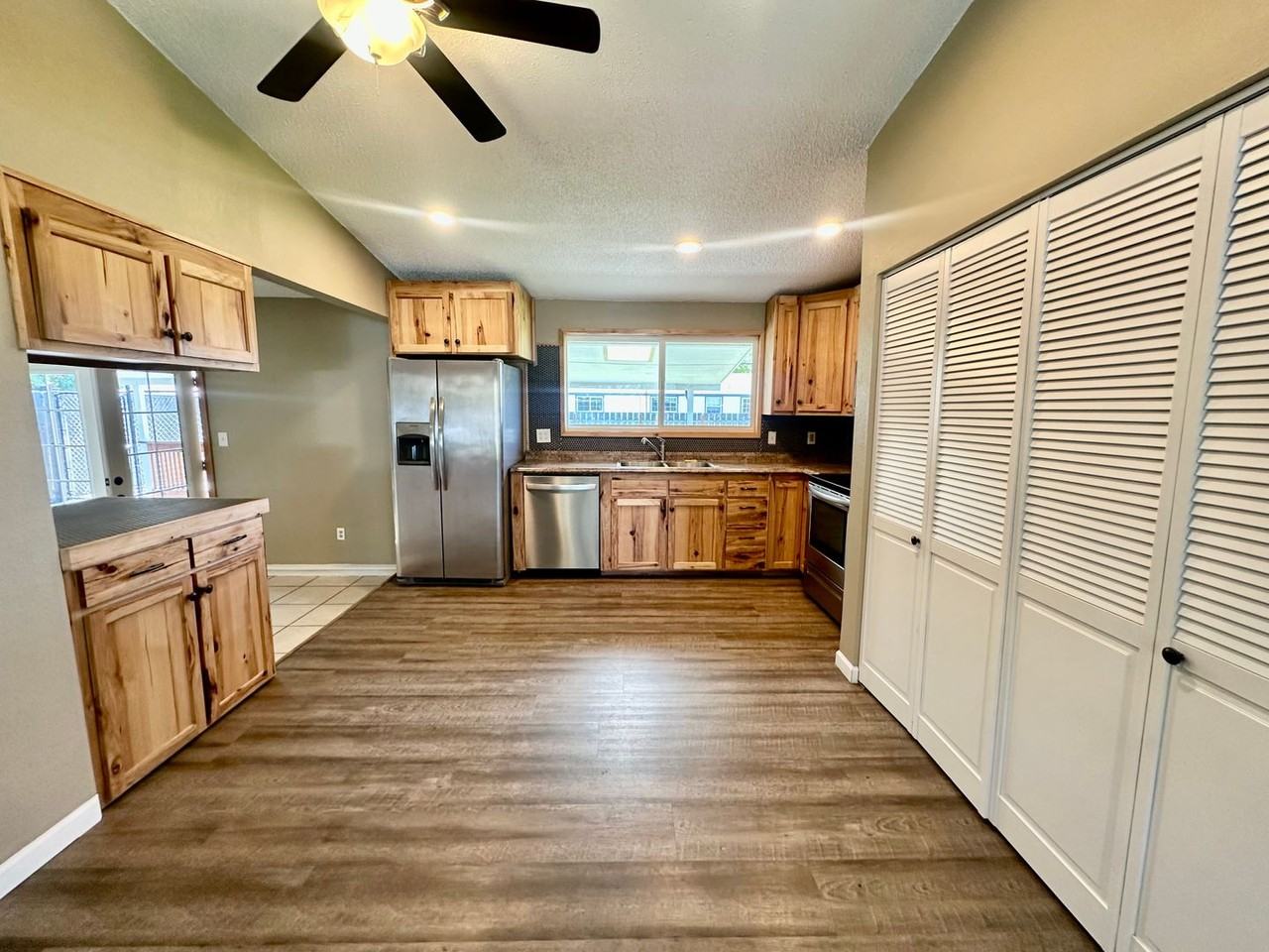 4738 Sturdivant Ave - Photo 2 of 33