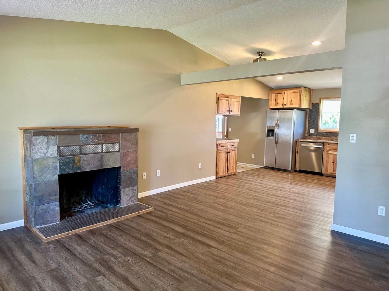 4738 Sturdivant Ave - Photo 5 of 33