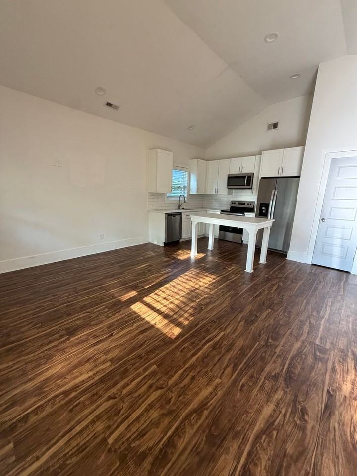 1220 Fairmont St - Photo 2 of 5