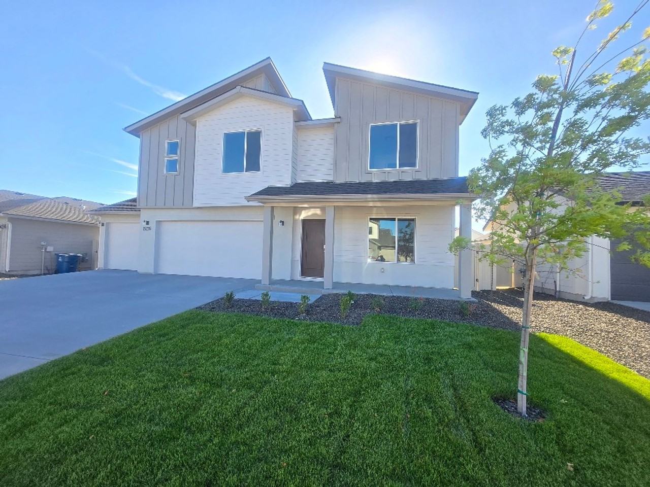 15276 Fuchsia Ave - Photo 2 of 21