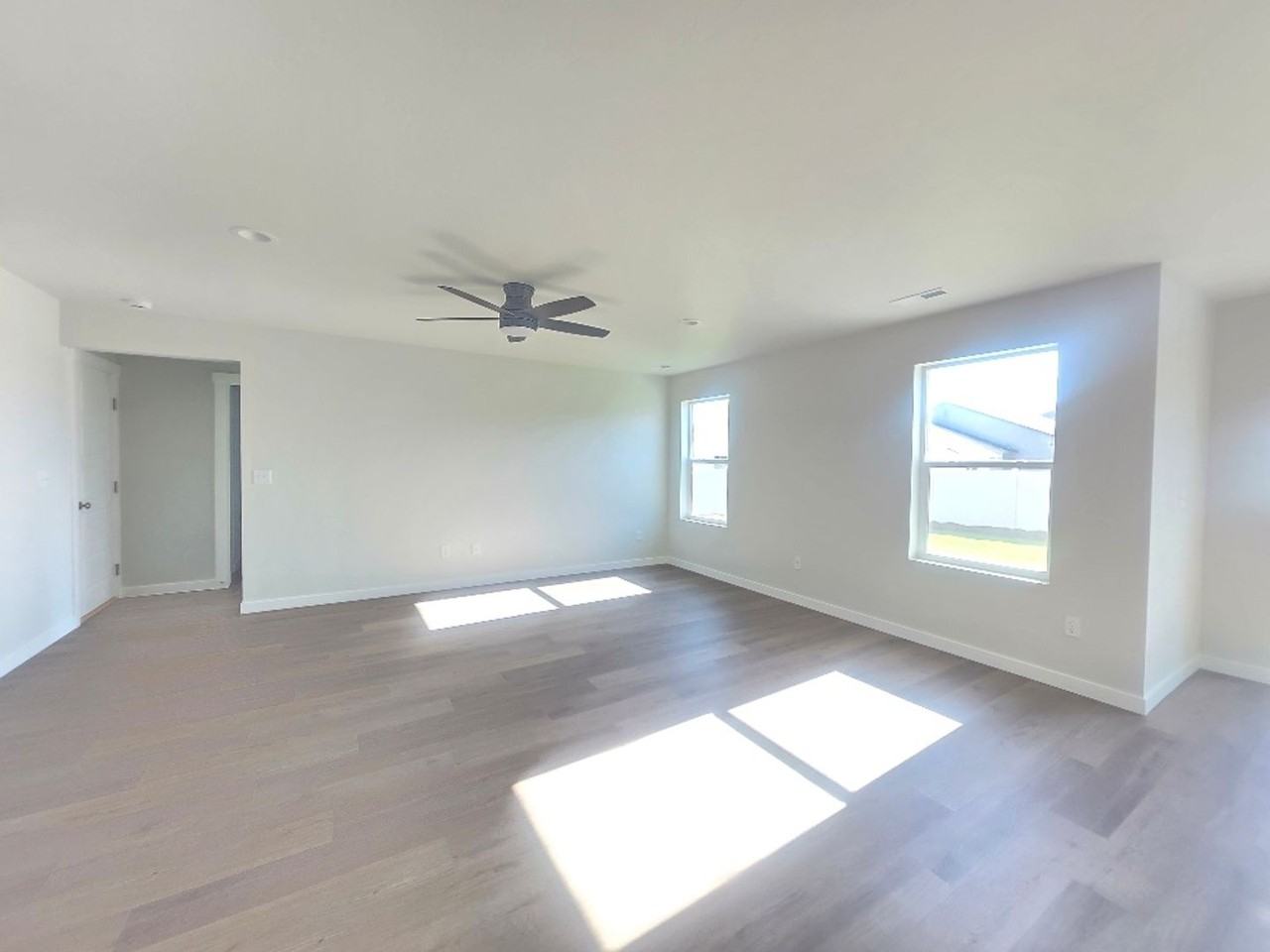 15276 Fuchsia Ave - Photo 7 of 21