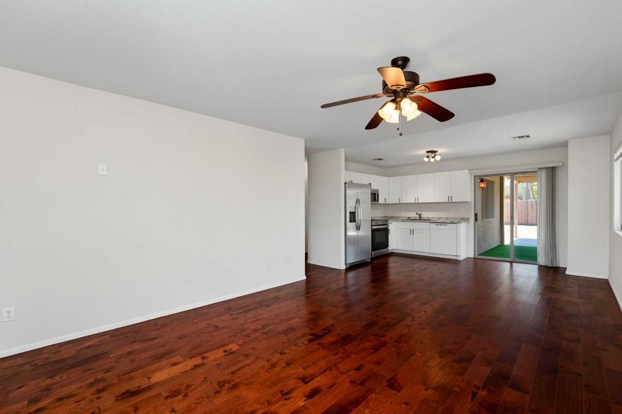 42551 W Hillman Dr - Photo 5 of 41