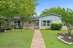 featured image of 1422 Yorkshire Dr