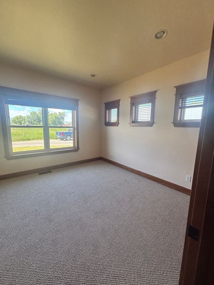 135 Emrie Ln - Photo 5 of 24