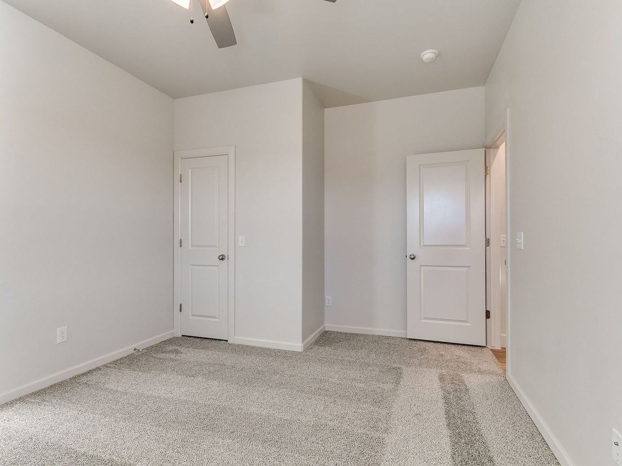 16025 Zamora Ln - Photo 4 of 47