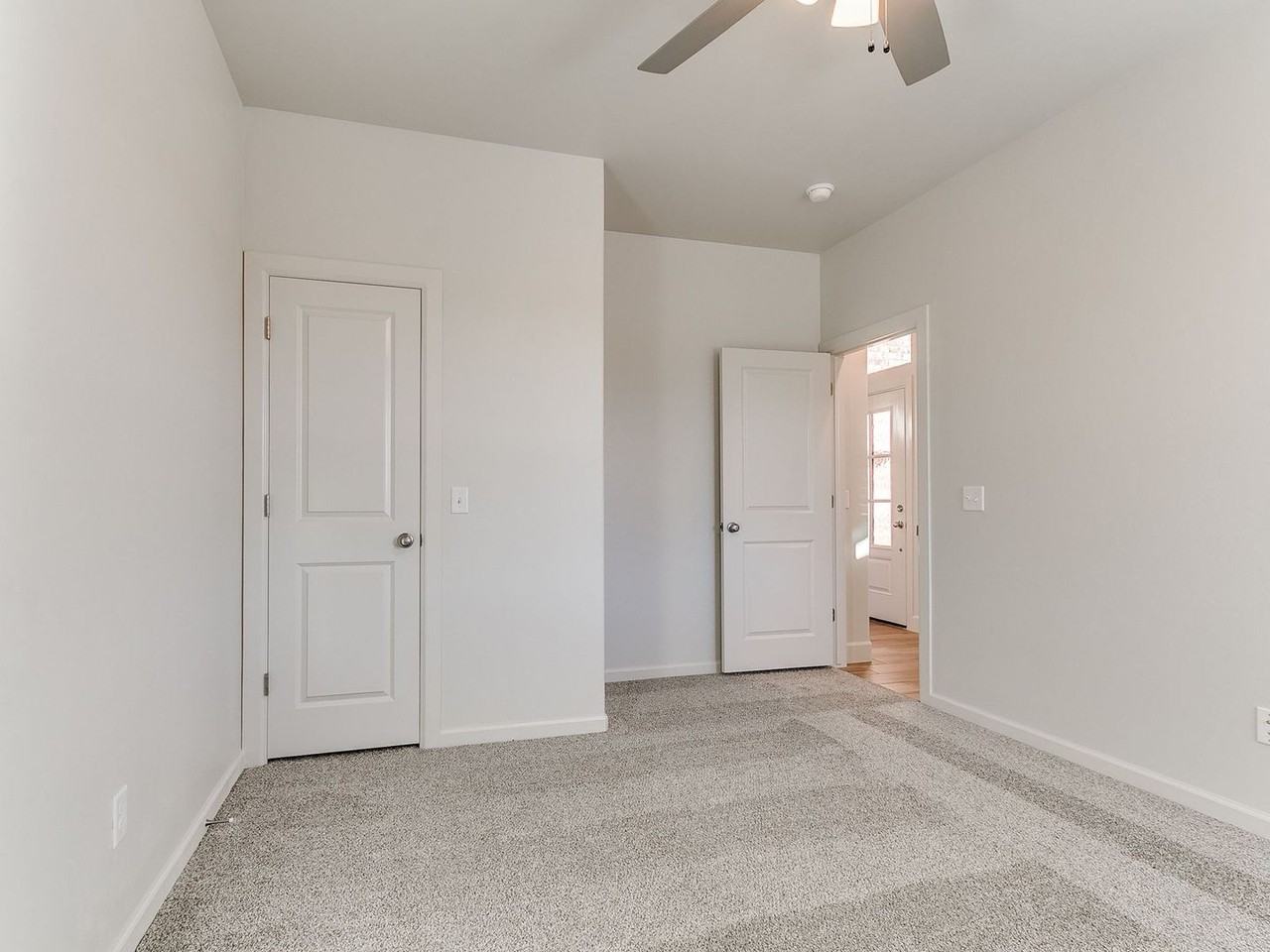 16025 Zamora Ln - Photo 5 of 47