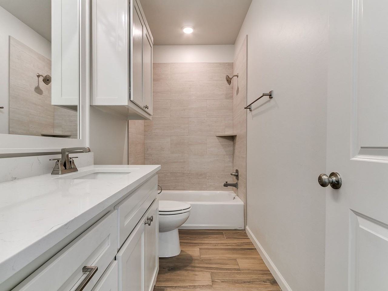 16025 Zamora Ln - Photo 7 of 47
