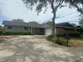 featured image of 1229 Eastridge Dr