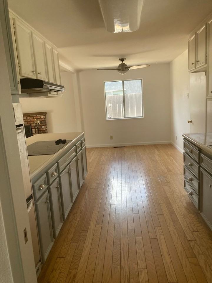 1229 Eastridge Dr - Photo 3 of 28