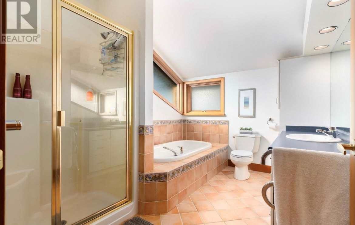 552 Beachview Drive - Photo 11