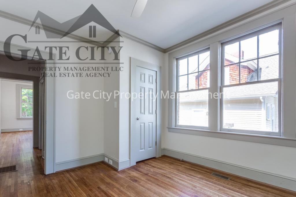 111 E Hendrix St - Photo 7 of 8
