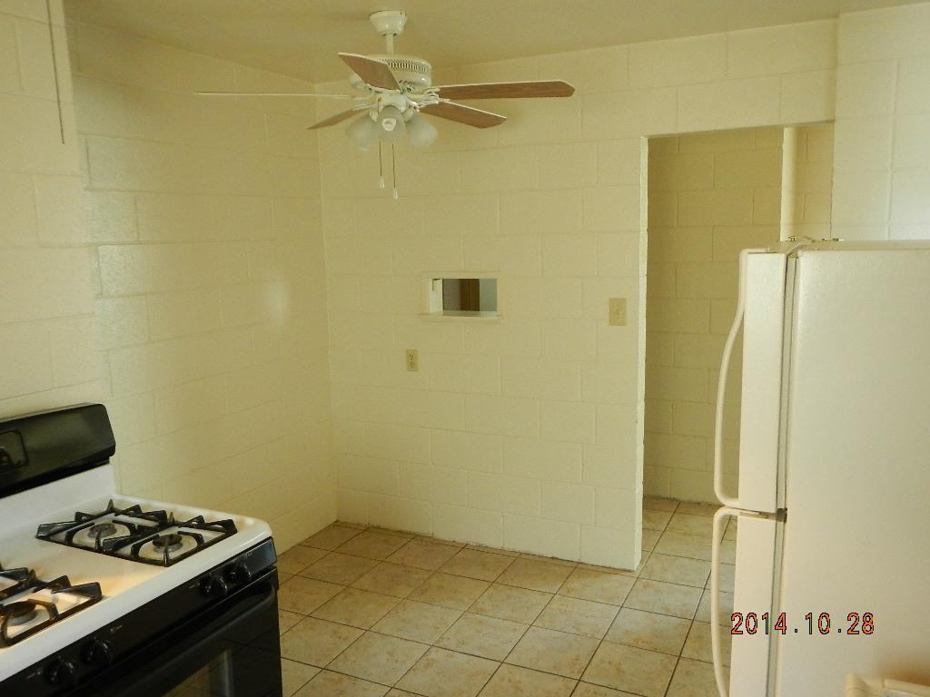 13928 Grangeville Blvd - Photo 4 of 10
