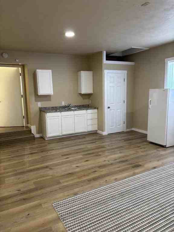 4268 Barbara Way Ne - Photo 3 of 9