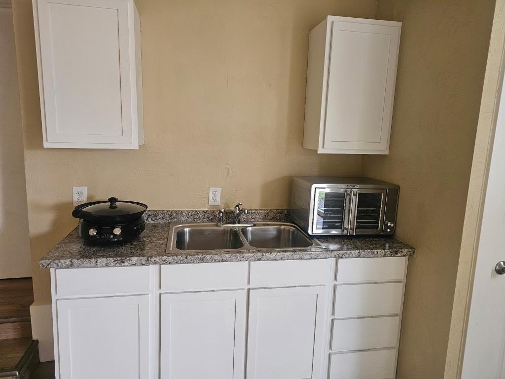 4268 Barbara Way Ne - Photo 5 of 9