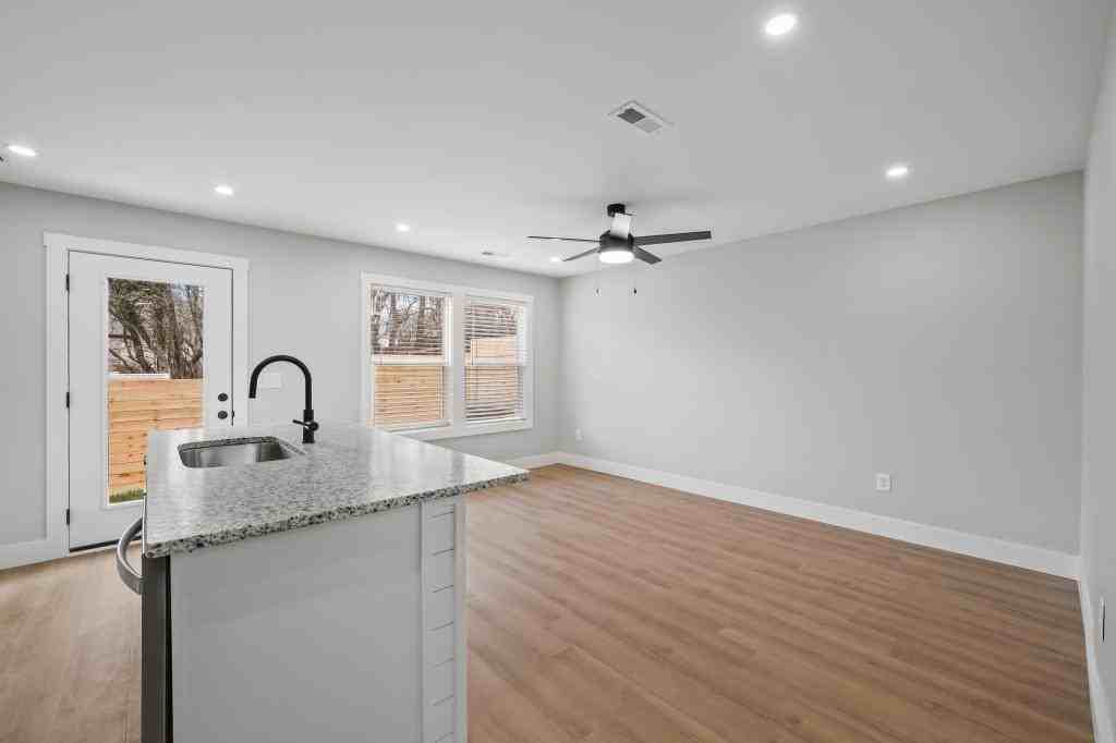 124 Shipman Dr - Photo 5 of 24