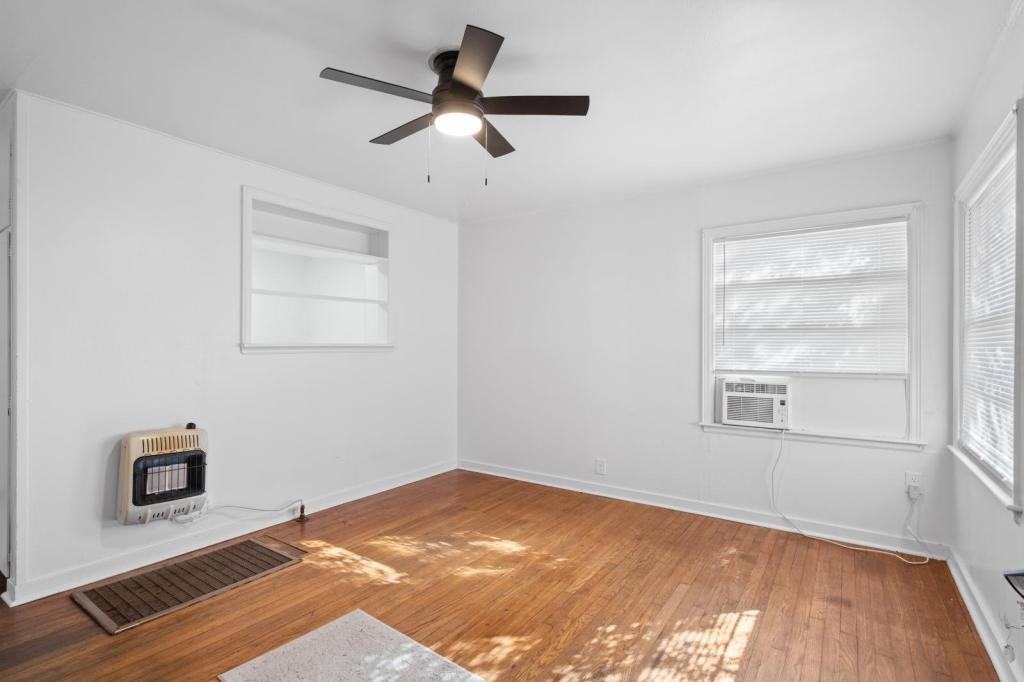 305 10th Ave Nw - Photo 2 of 11