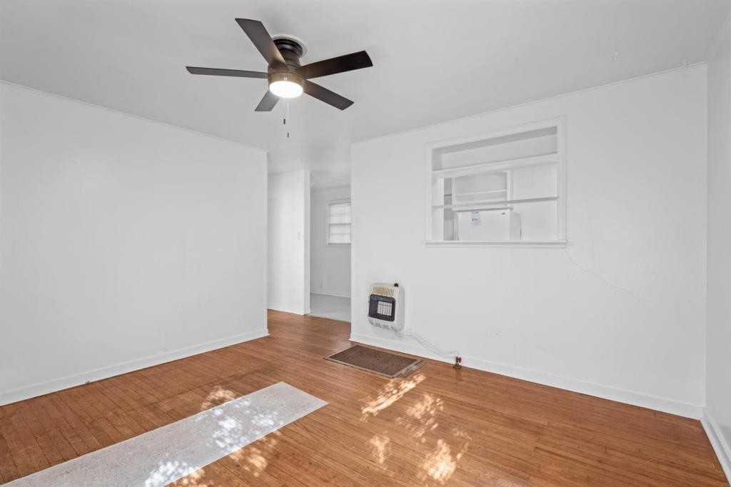 305 10th Ave Nw - Photo 3 of 11