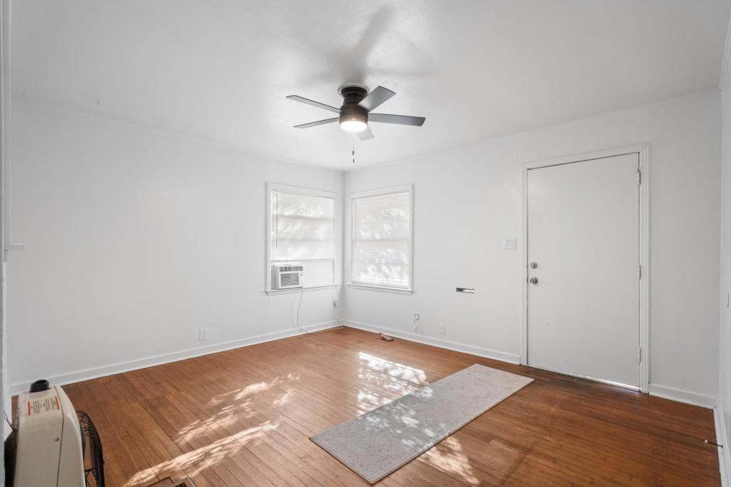 305 10th Ave Nw - Photo 4 of 11