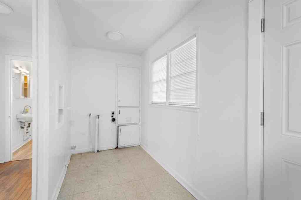 305 10th Ave Nw - Photo 6 of 11