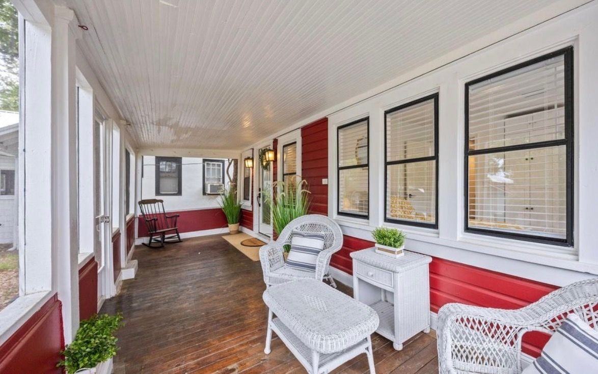 136 Washington St - Photo 3 of 9