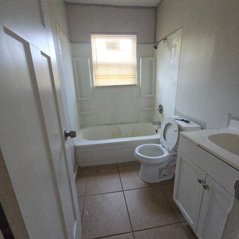 682 Boston St - Photo 4 of 7