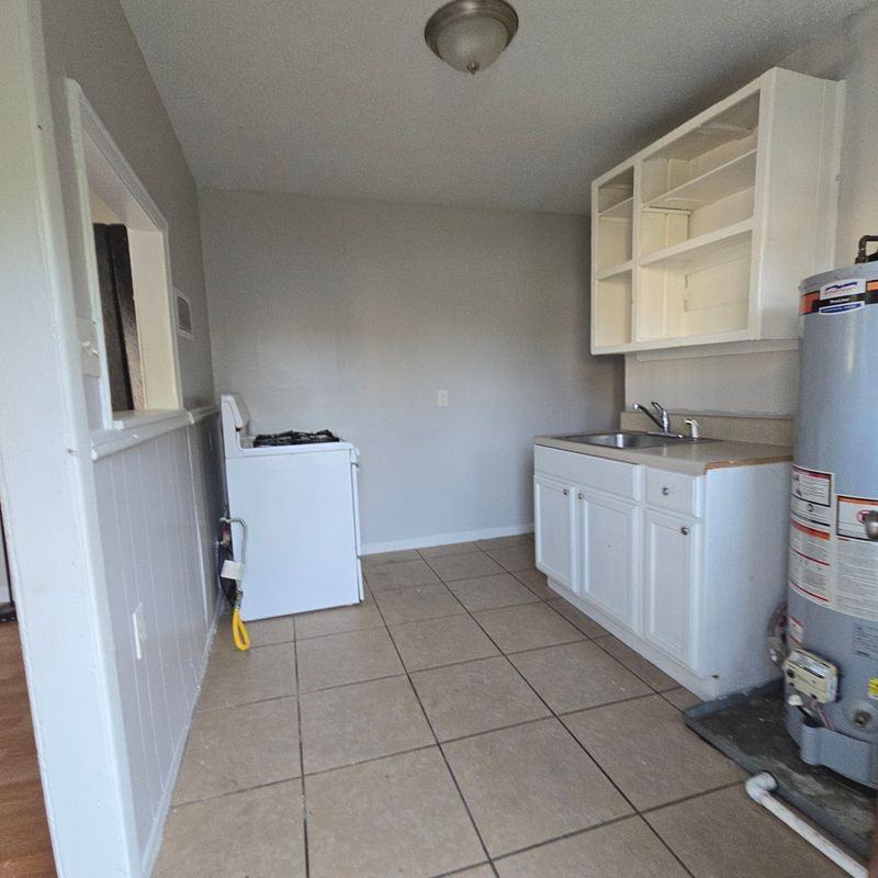 682 Boston St - Photo 5 of 7