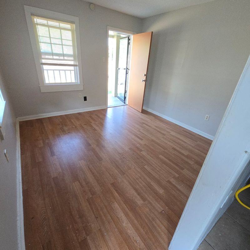 682 Boston St - Photo 6 of 7