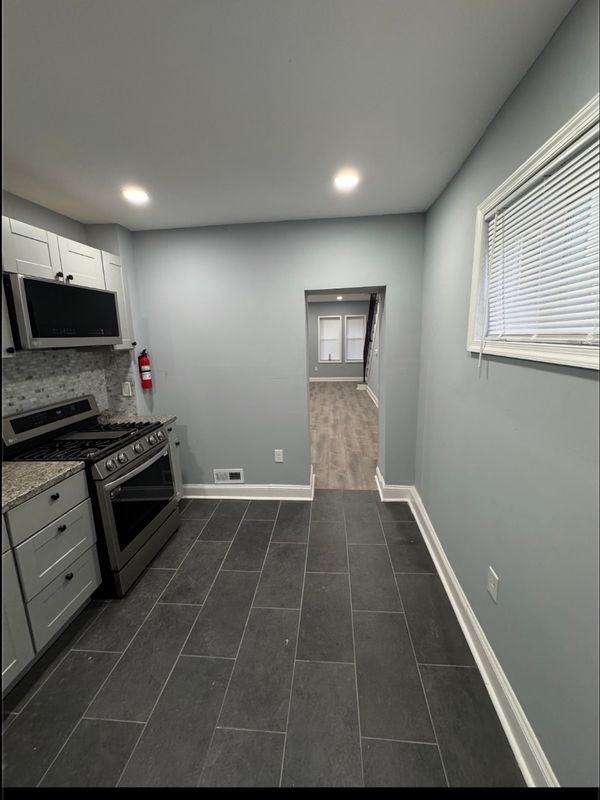 1232 Jackson St - Photo 5 of 7
